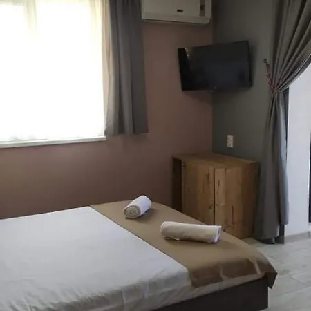 Family Hotel Malibu Chernomorets Exterior photo