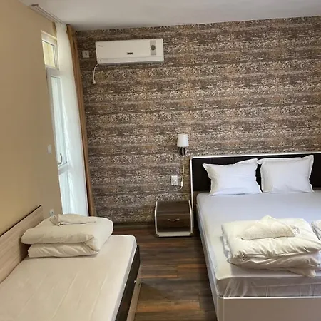 Family Hotel Malibu Chernomorets Exterior photo