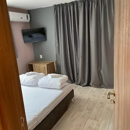 Family Hotel Malibu Chernomorets Exterior photo