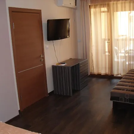 Family Hotel Malibu Chernomorets Room photo