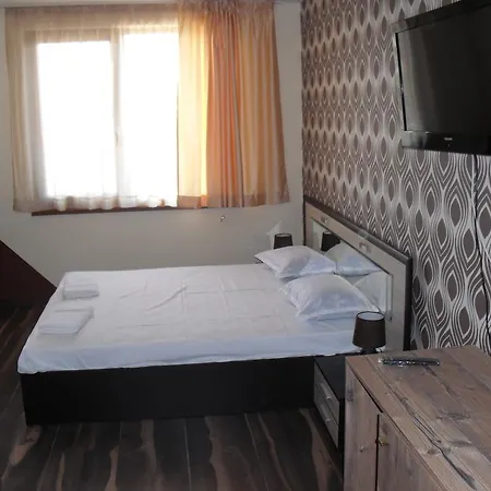 Family Hotel Malibu Chernomorets Room photo