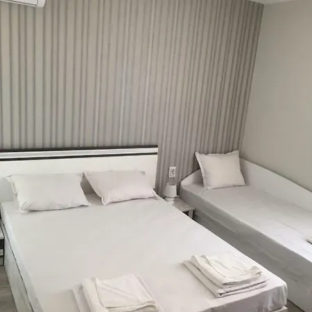 Family Hotel Malibu Chernomorets Exterior photo